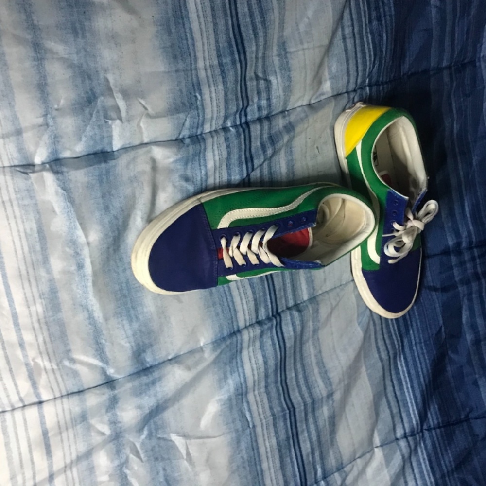 Vans - Picture 2 of 2
